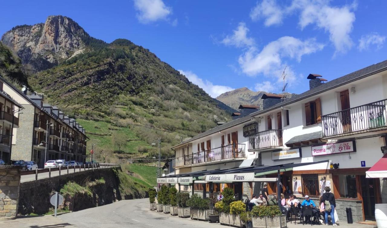 Hostal Los Valles Bielsa Buitenkant foto