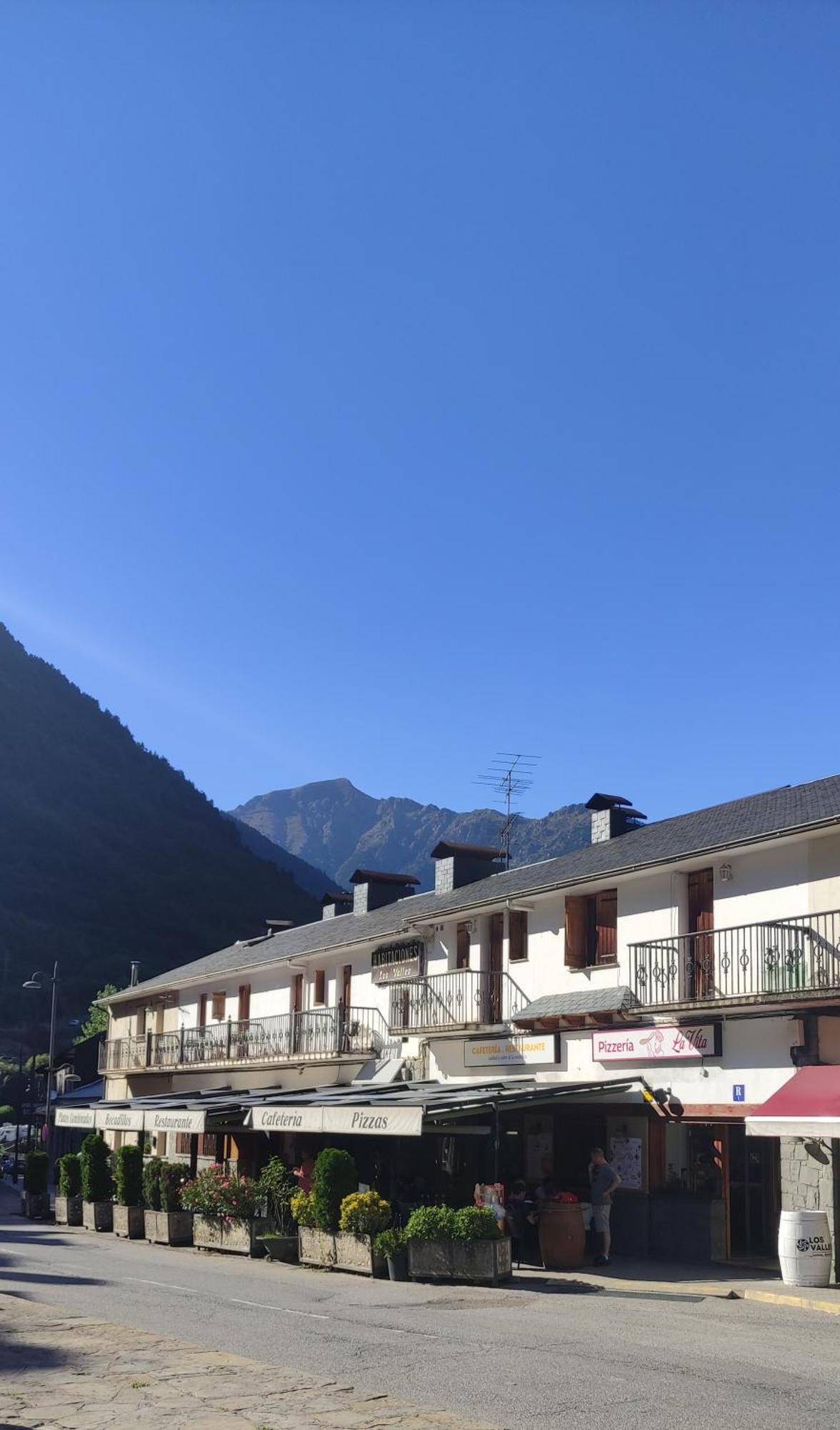 Hostal Los Valles Bielsa Buitenkant foto