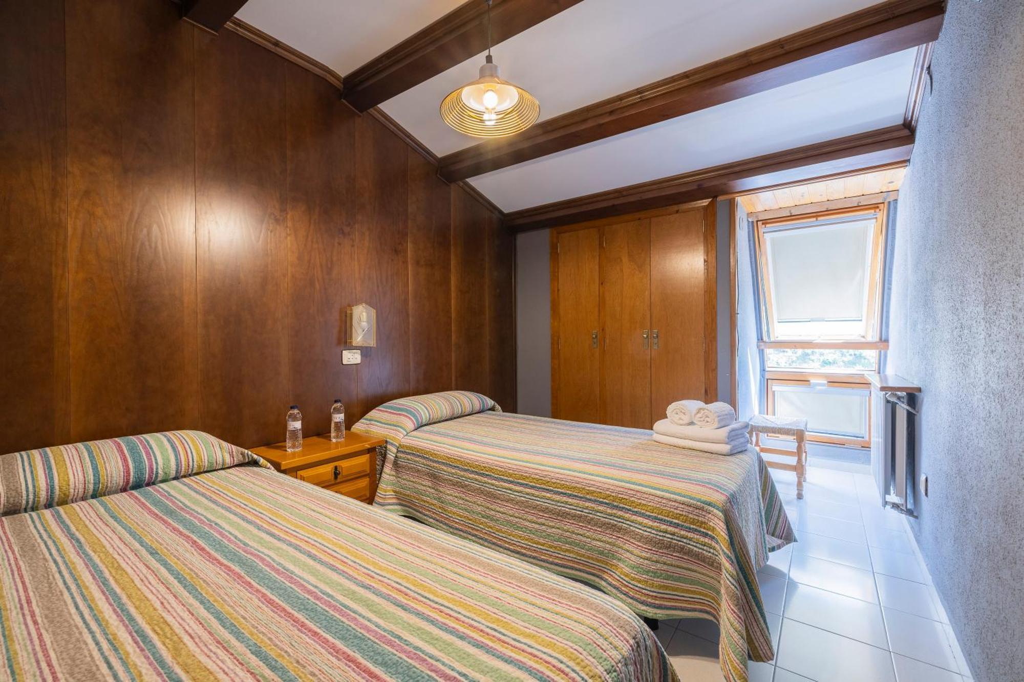 Hostal Los Valles Bielsa Buitenkant foto