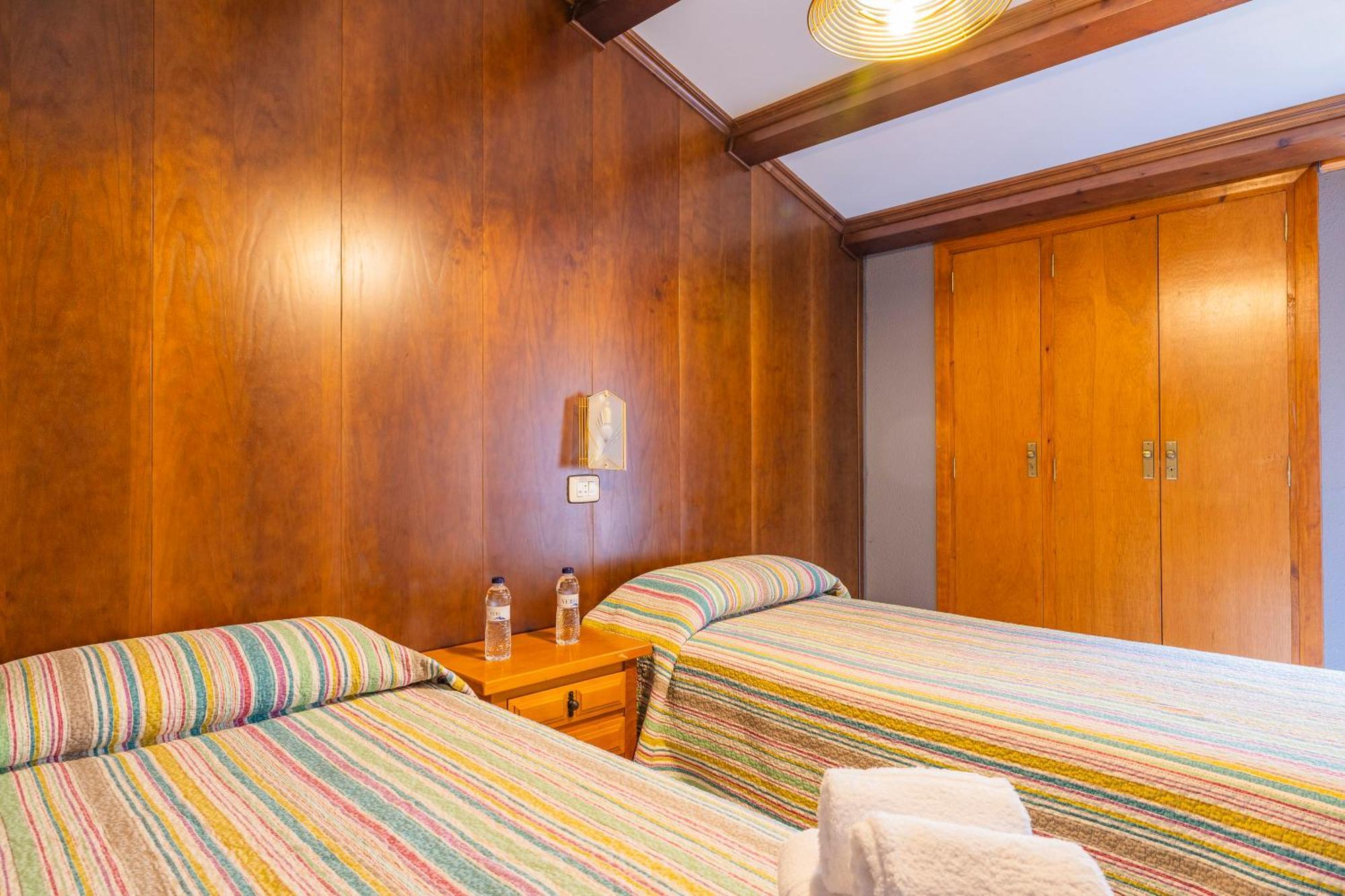 Hostal Los Valles Bielsa Buitenkant foto
