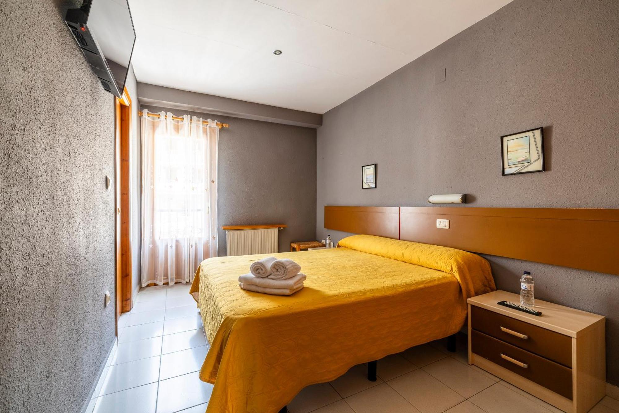 Hostal Los Valles Bielsa Buitenkant foto