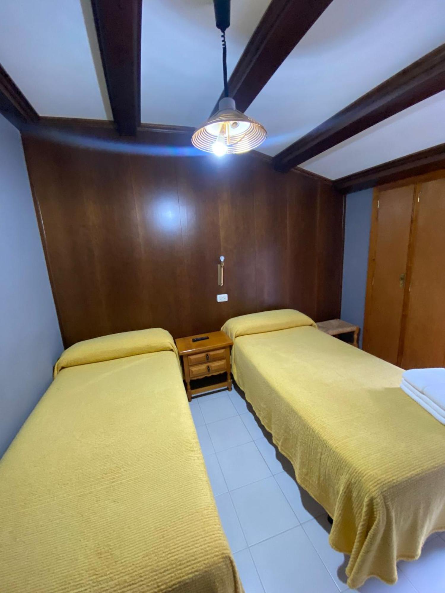 Hostal Los Valles Bielsa Buitenkant foto