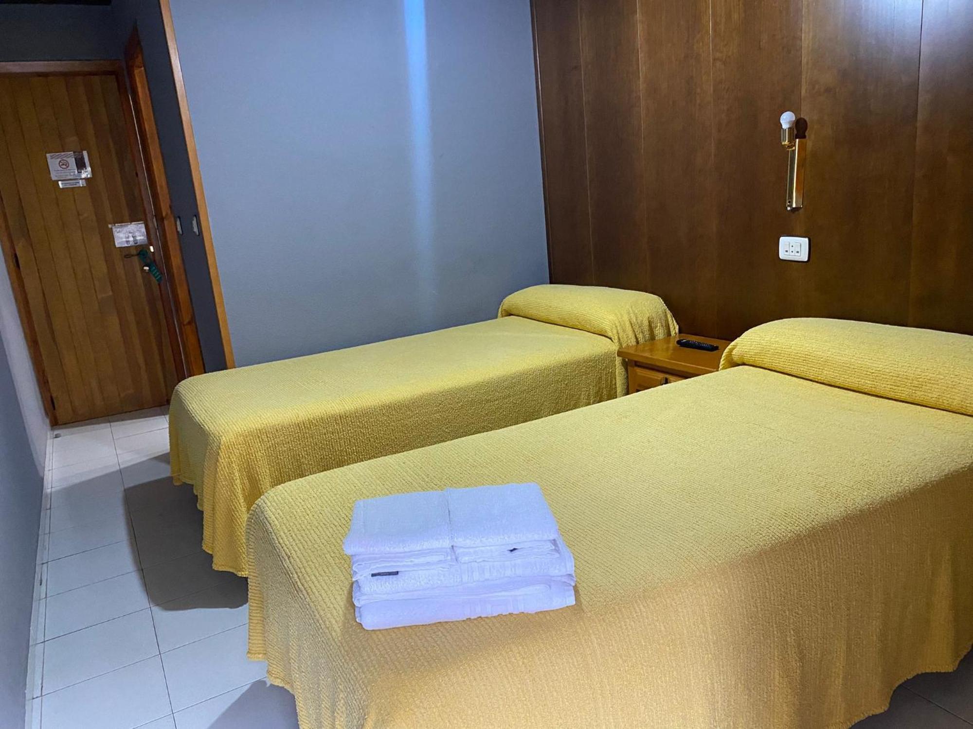 Hostal Los Valles Bielsa Buitenkant foto