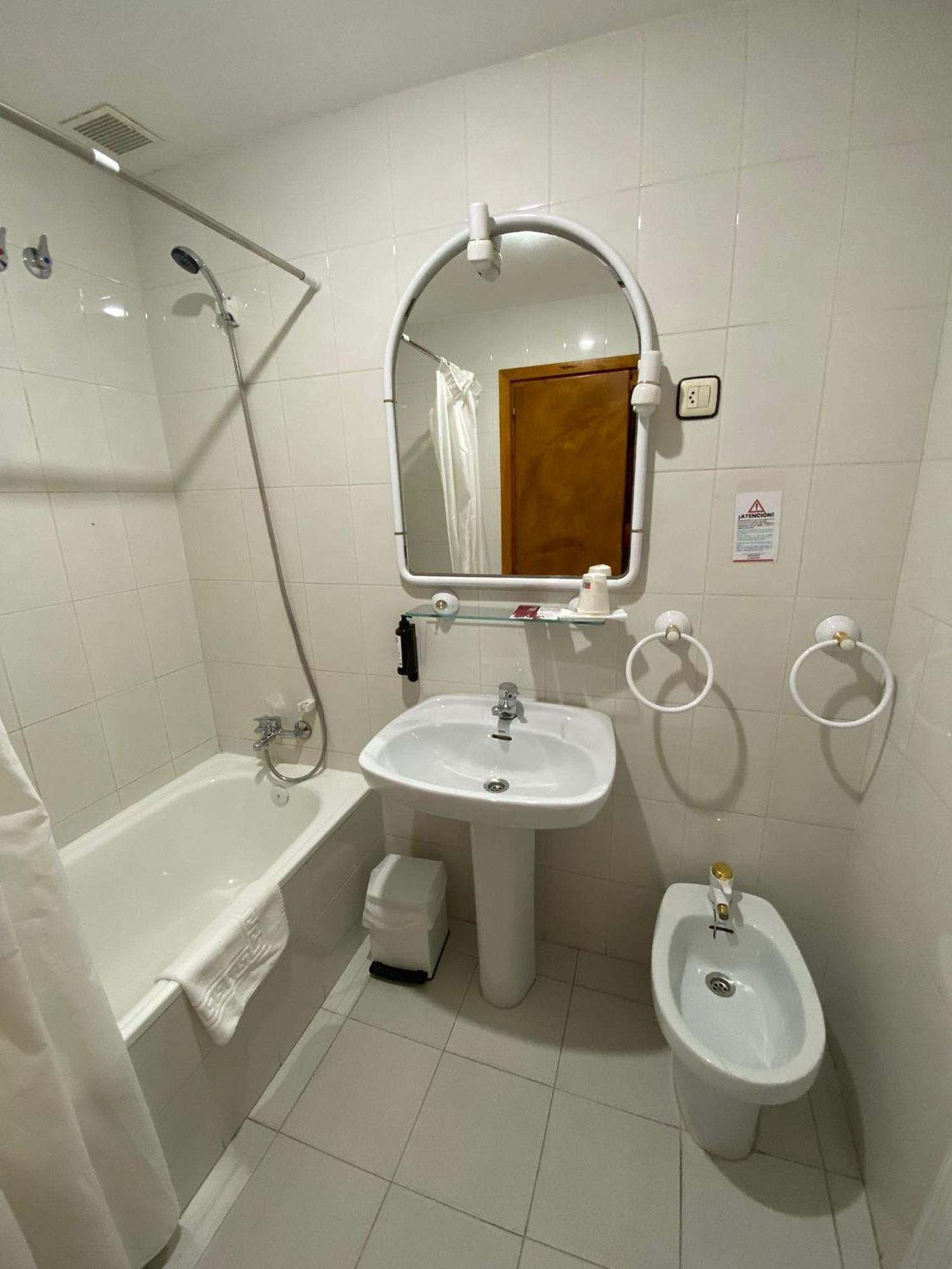 Hostal Los Valles Bielsa Buitenkant foto