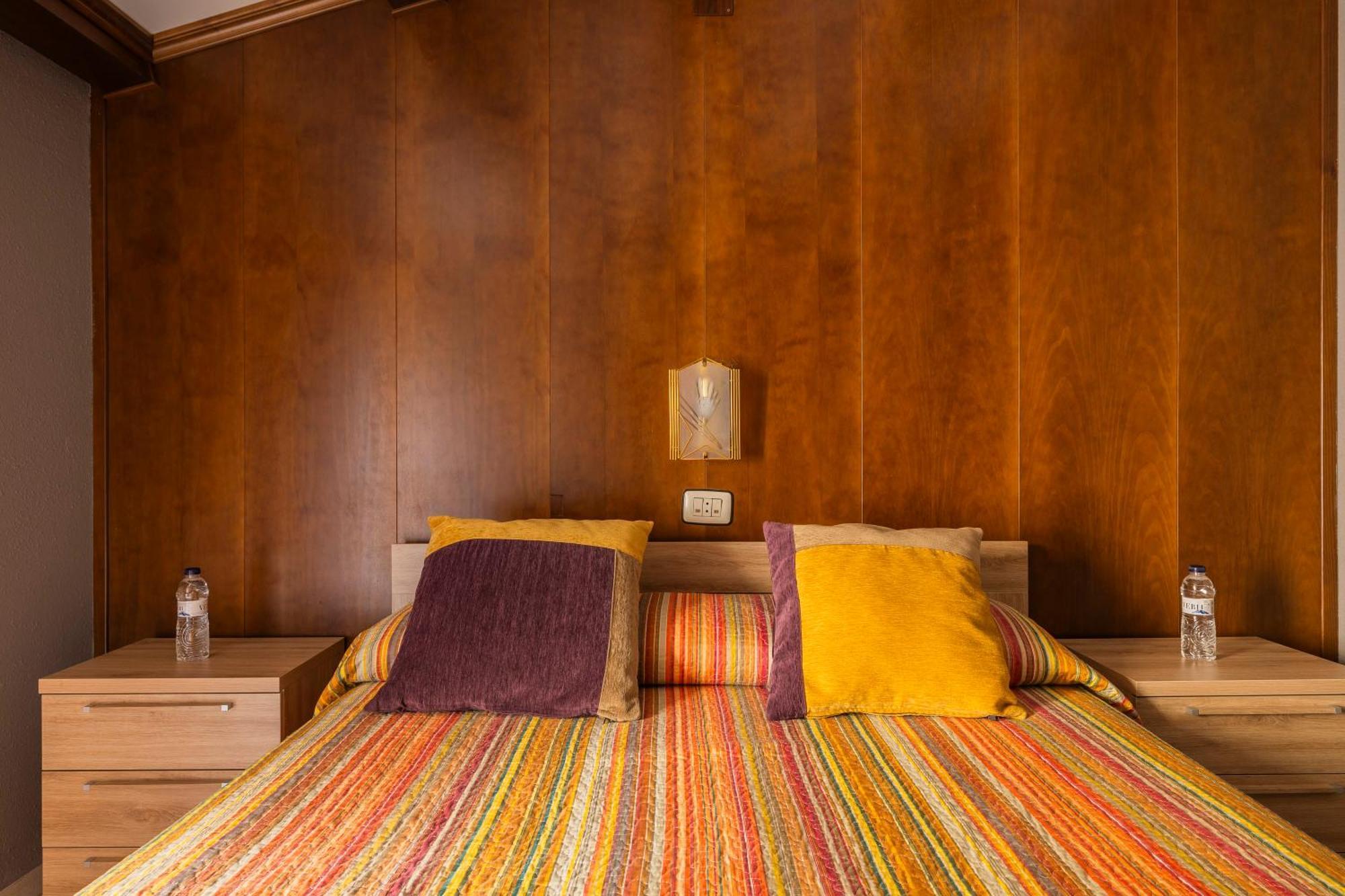 Hostal Los Valles Bielsa Buitenkant foto