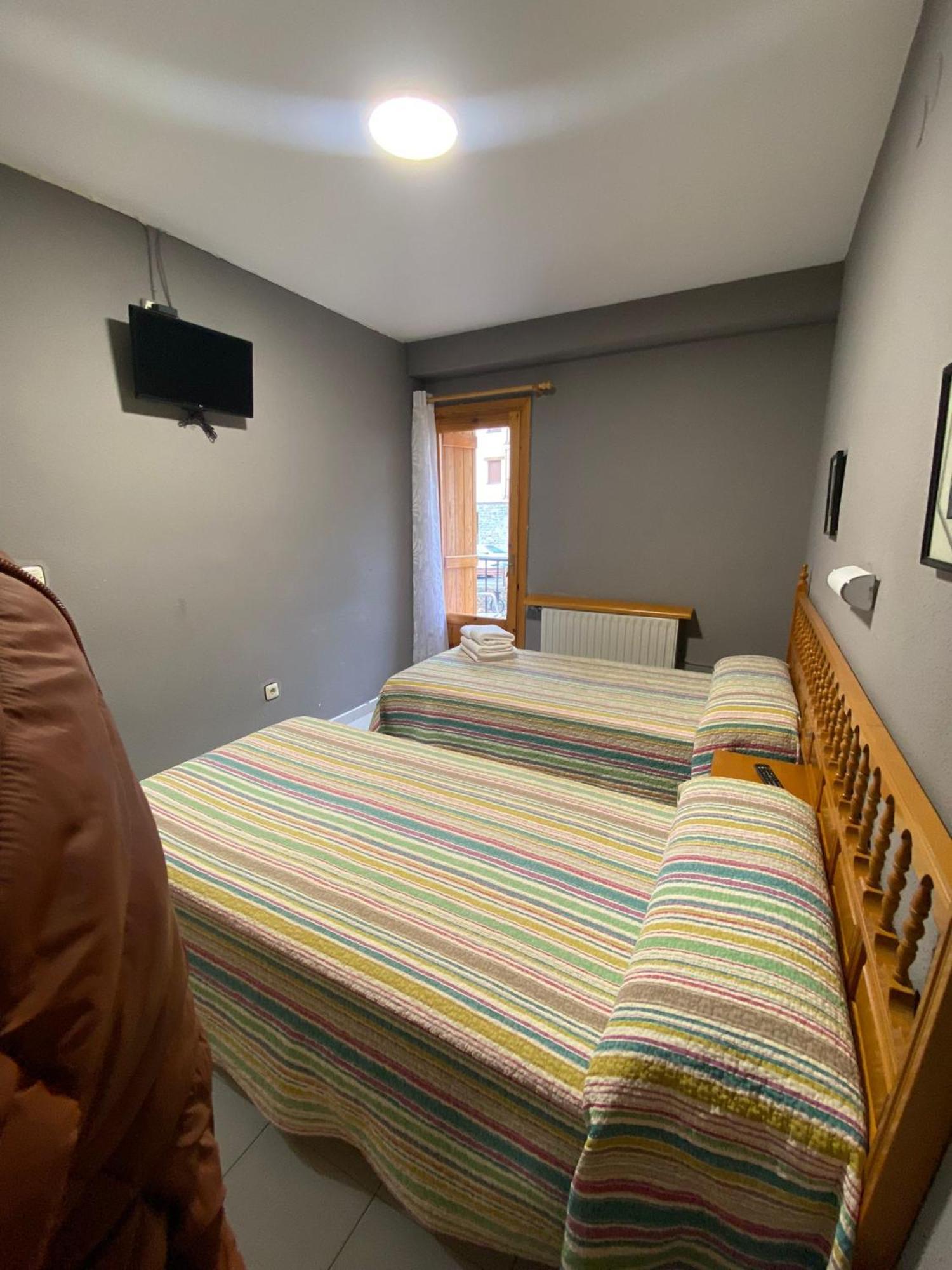 Hostal Los Valles Bielsa Buitenkant foto
