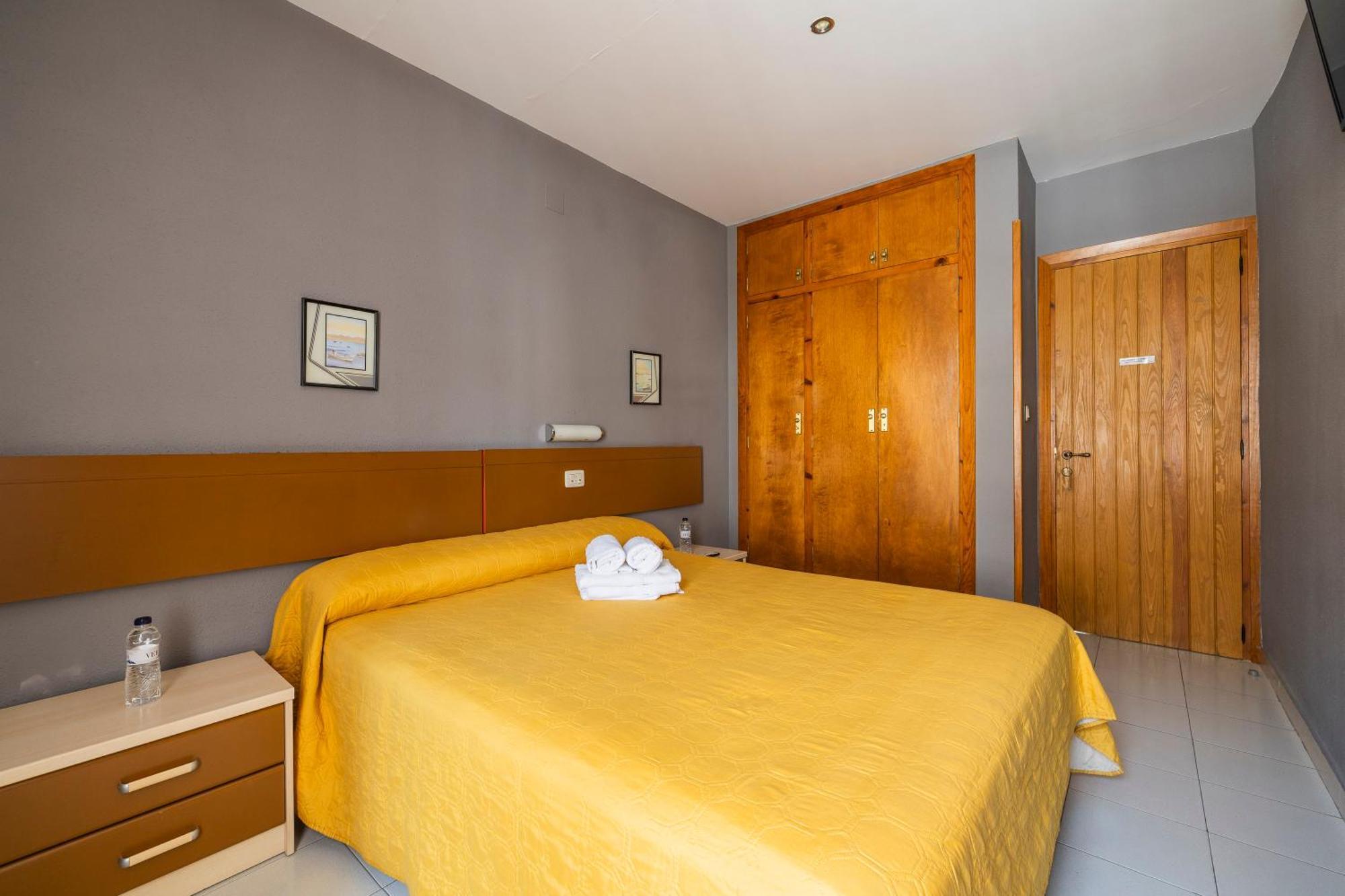 Hostal Los Valles Bielsa Buitenkant foto