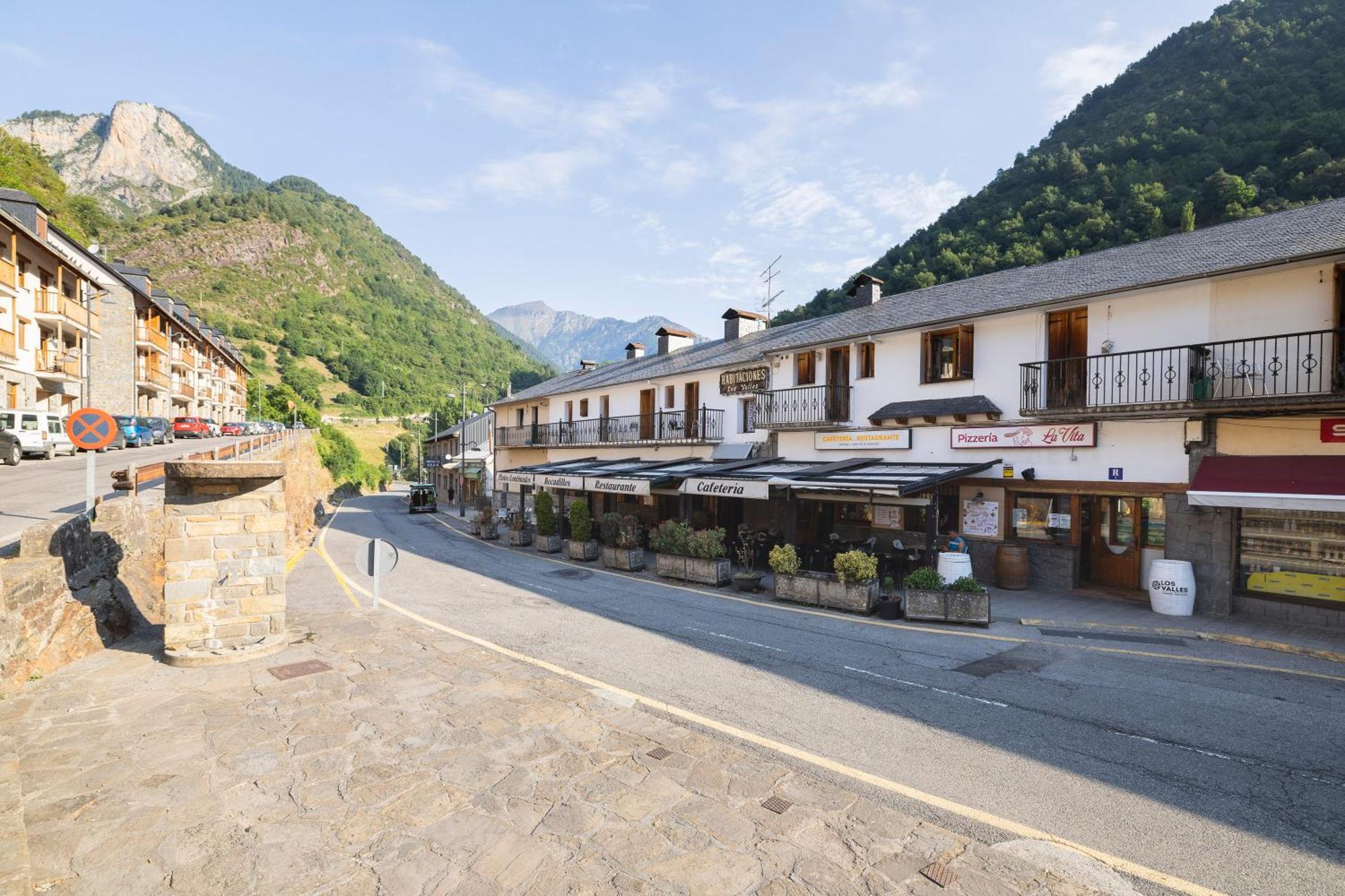 Hostal Los Valles Bielsa Buitenkant foto