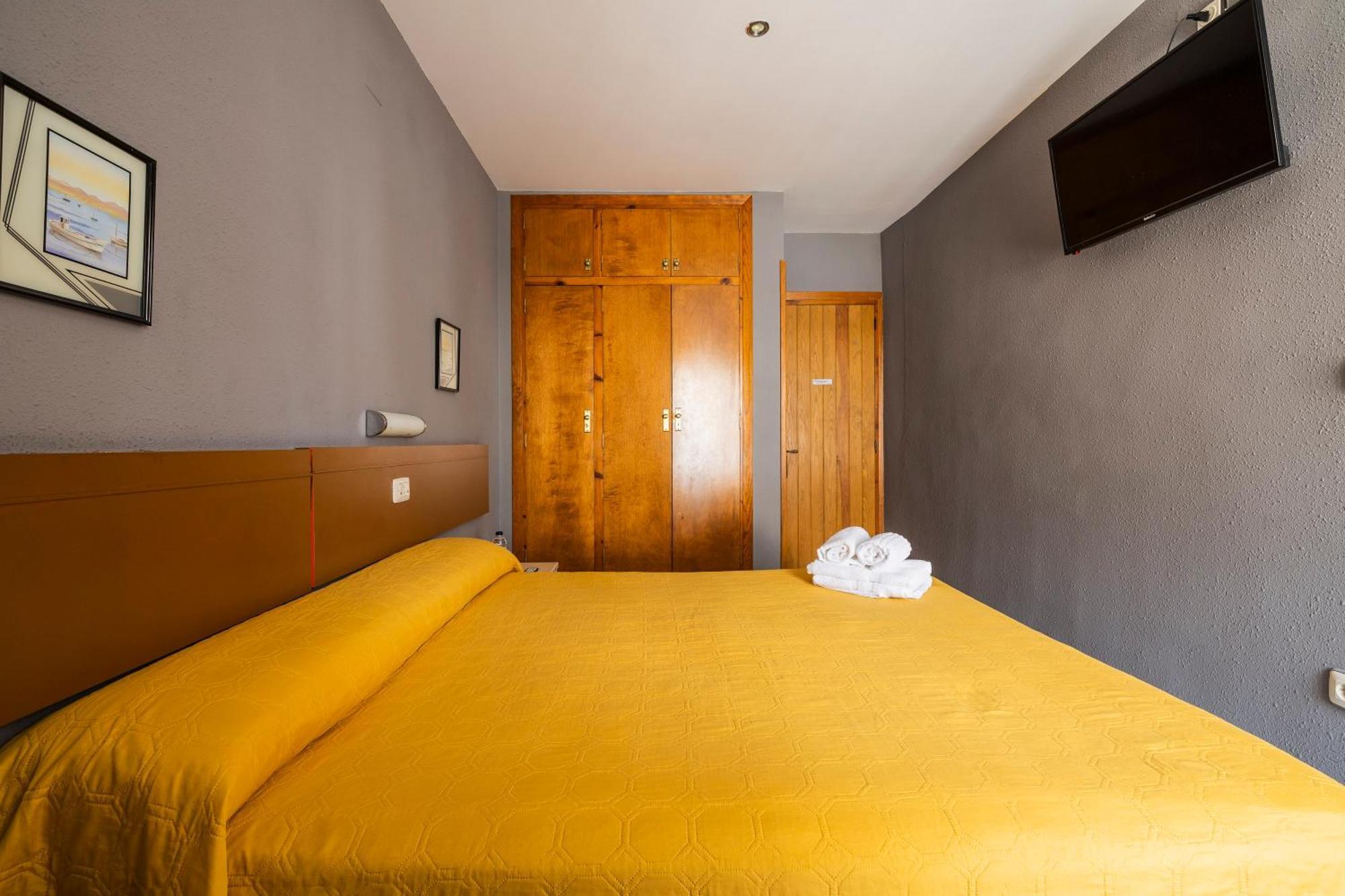 Hostal Los Valles Bielsa Buitenkant foto