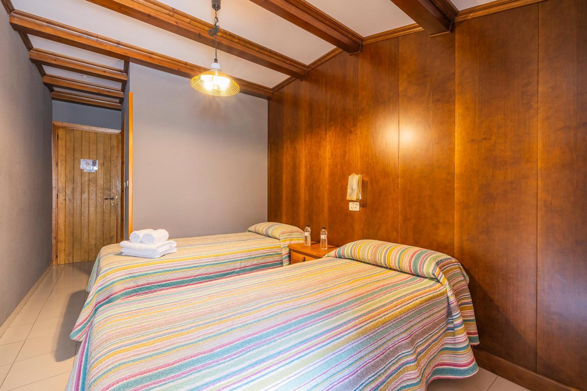 Hostal Los Valles Bielsa Buitenkant foto