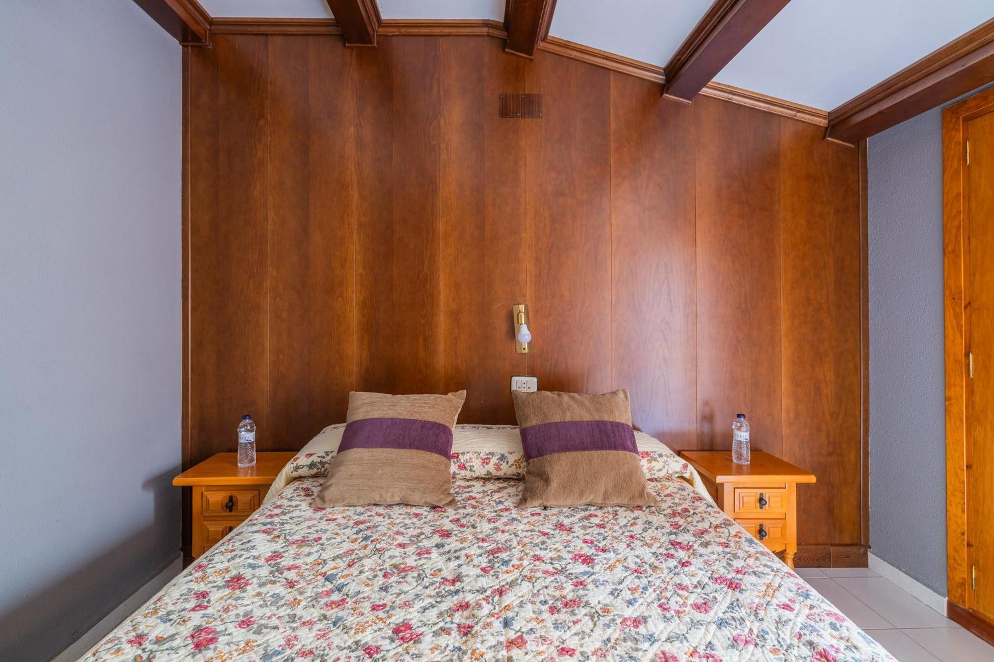 Hostal Los Valles Bielsa Buitenkant foto