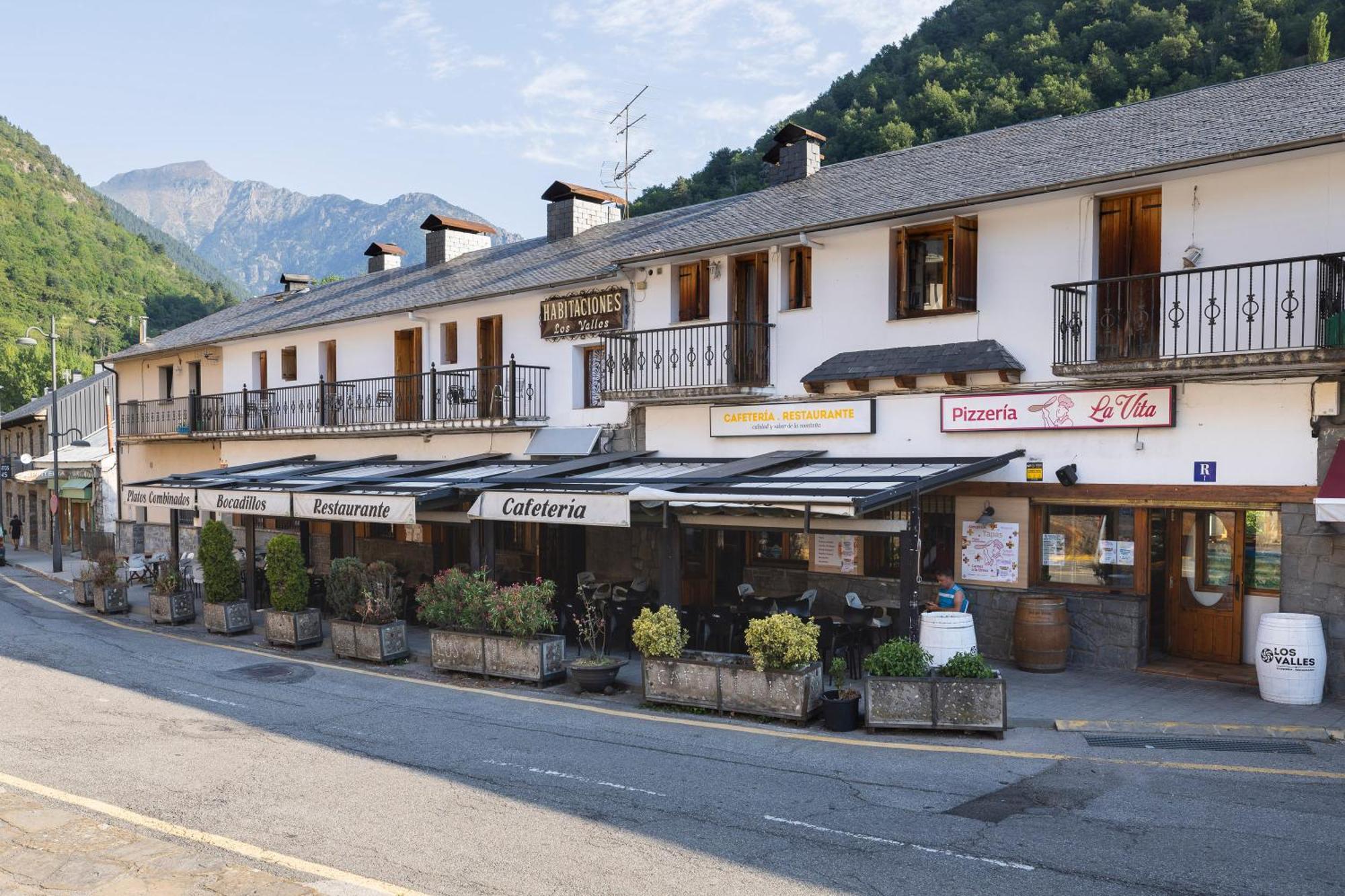 Hostal Los Valles Bielsa Buitenkant foto