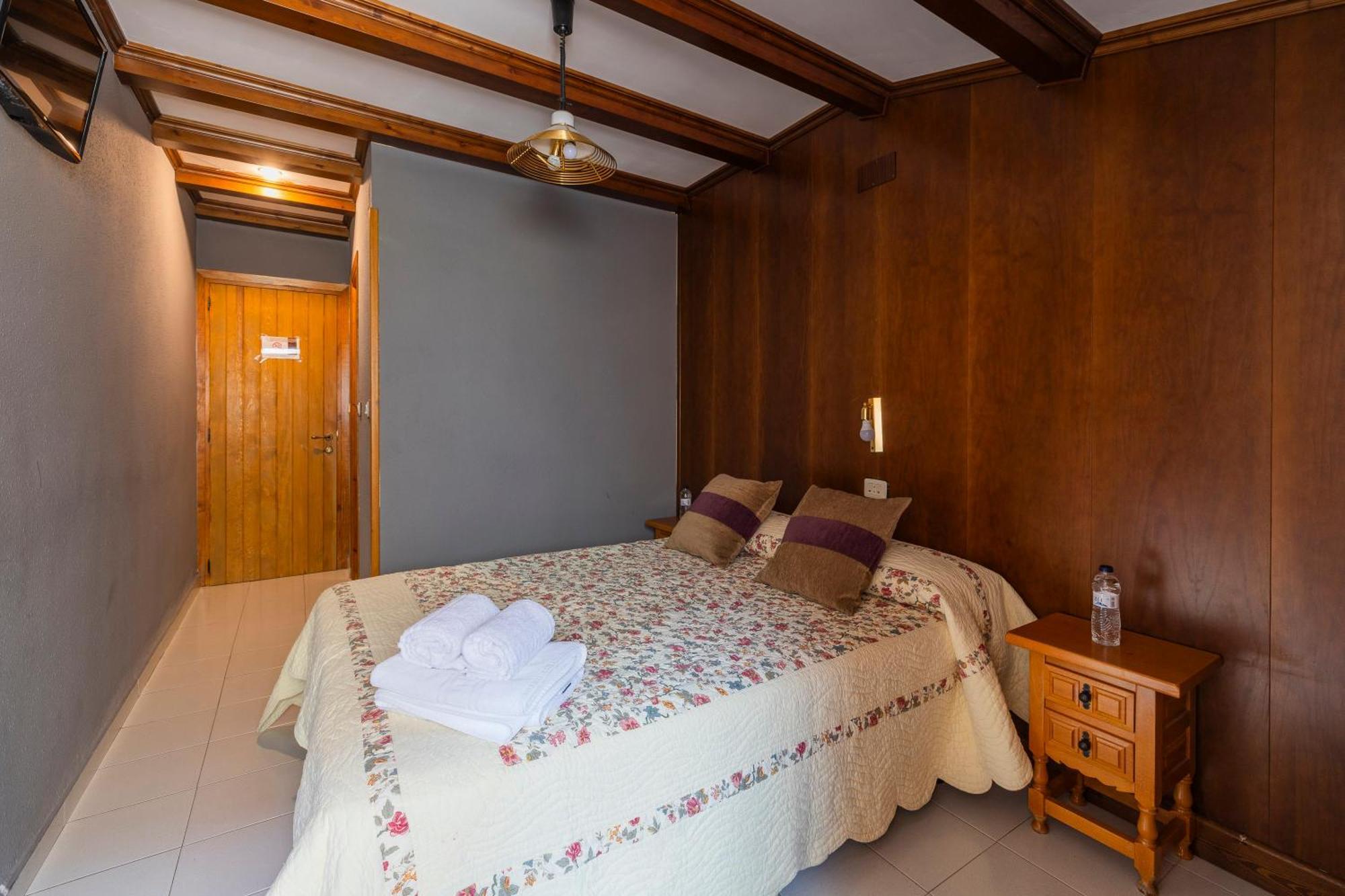 Hostal Los Valles Bielsa Buitenkant foto
