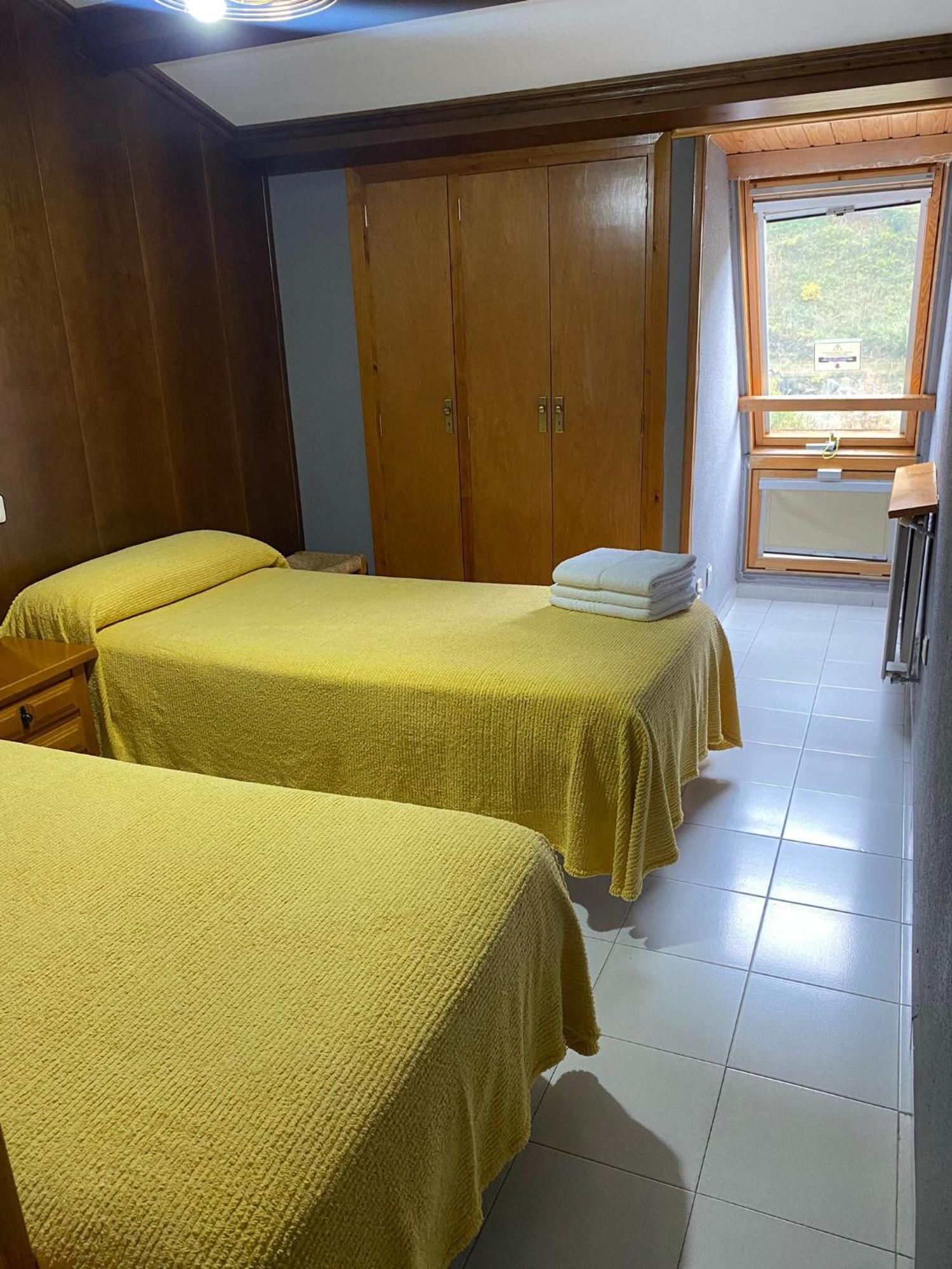 Hostal Los Valles Bielsa Buitenkant foto