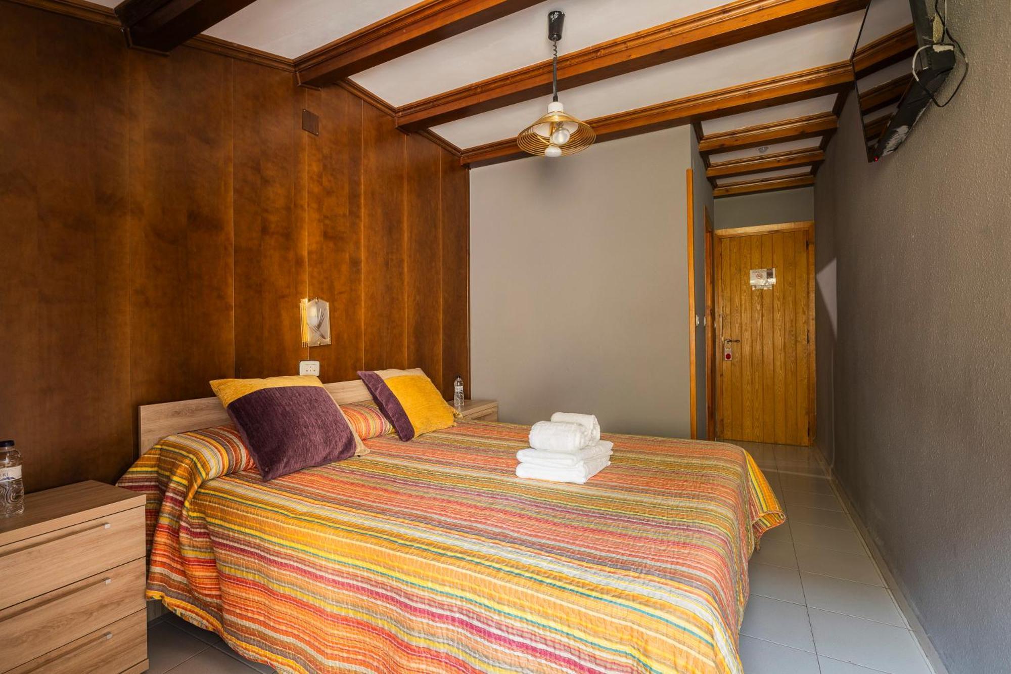 Hostal Los Valles Bielsa Buitenkant foto