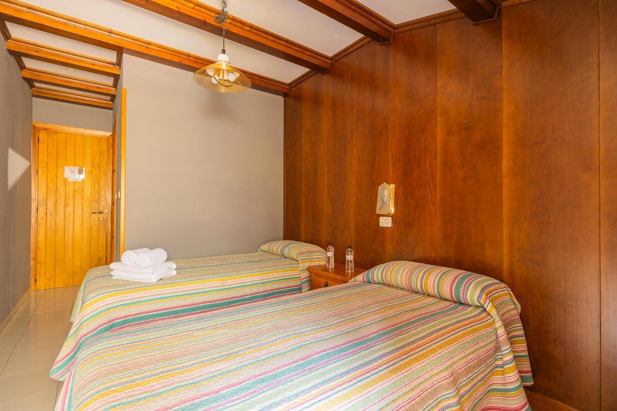 Hostal Los Valles Bielsa Buitenkant foto